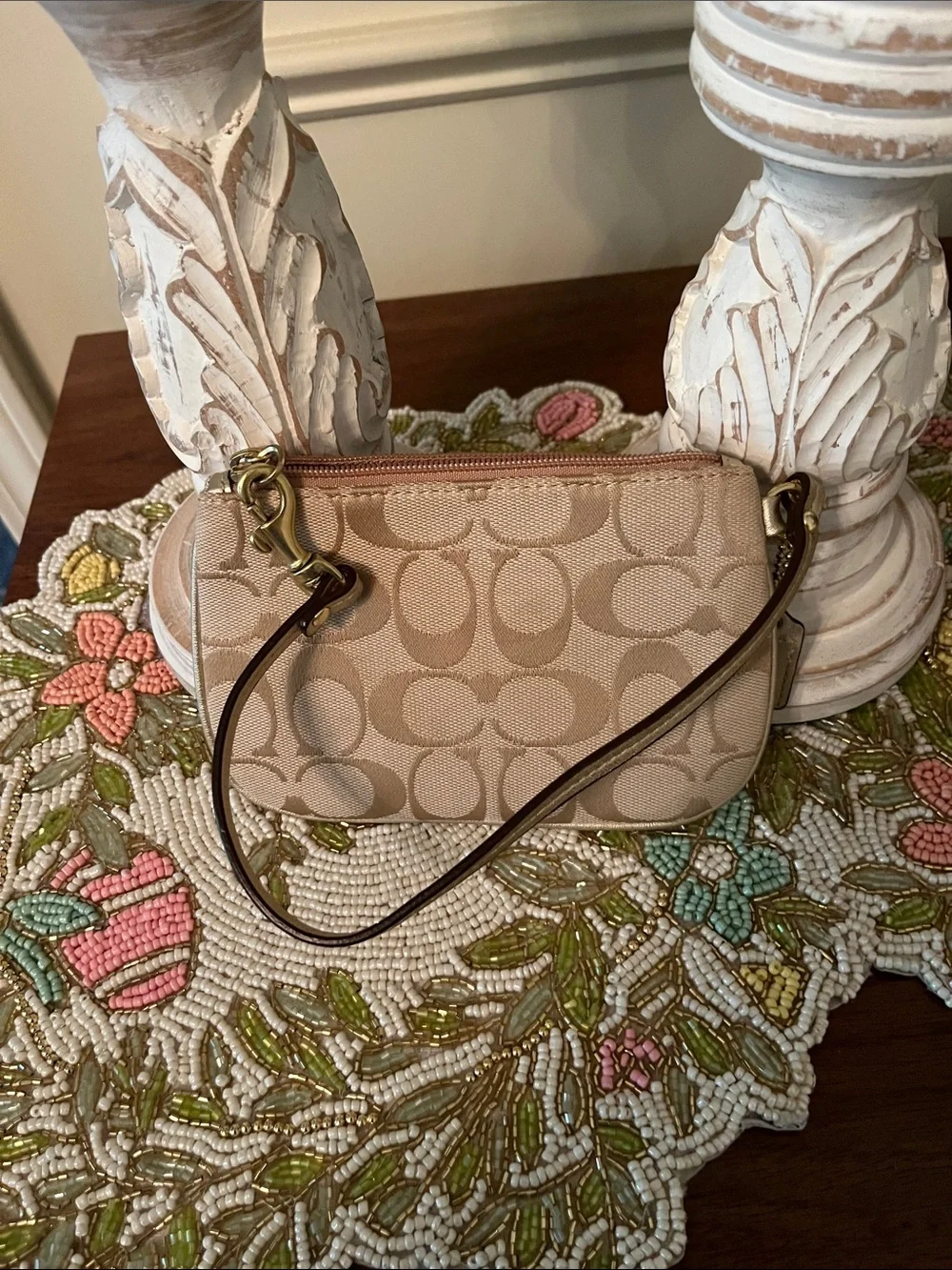 Coach Wristlet. Like new!!